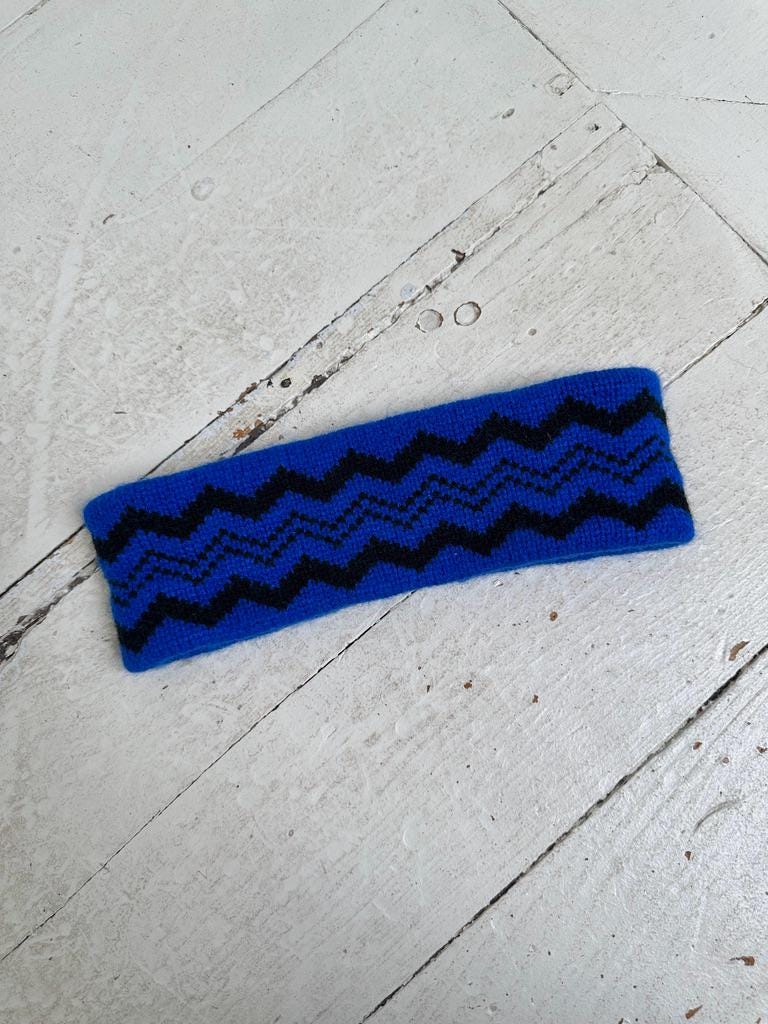 vintage zig zag ski band in Cobalt